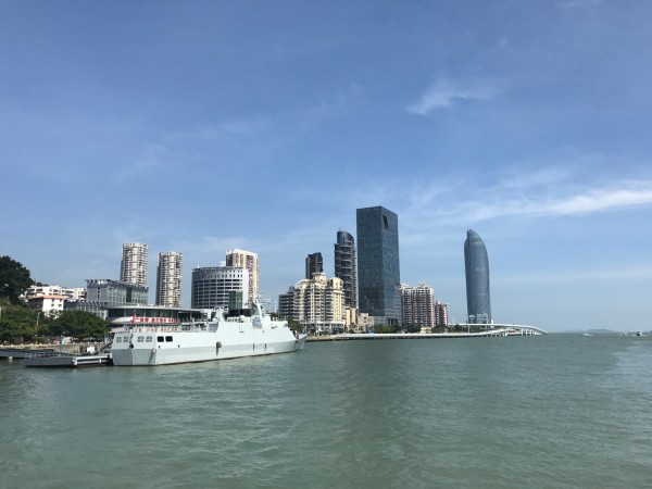 厦门停靠的军舰，一道坚固的海上防线，厦门军舰，坚固的海上防线守护者