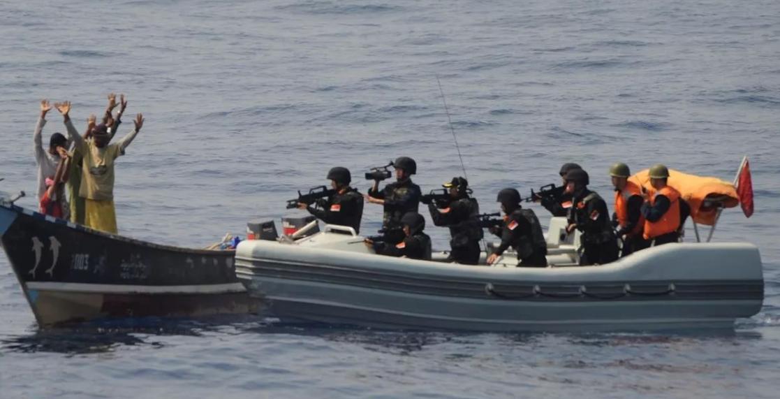 中国海军打击海盗行动，2022年的关键战役与未来展望，中国海军打击海盗行动，关键战役回顾与未来展望（2022年）
