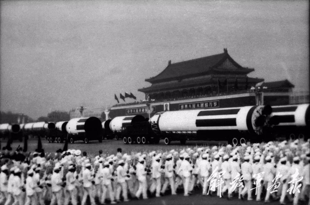 2009大阅兵中的巨幅画像，荣耀与力量的见证，巨幅画像见证荣耀与力量——2009大阅兵回顾