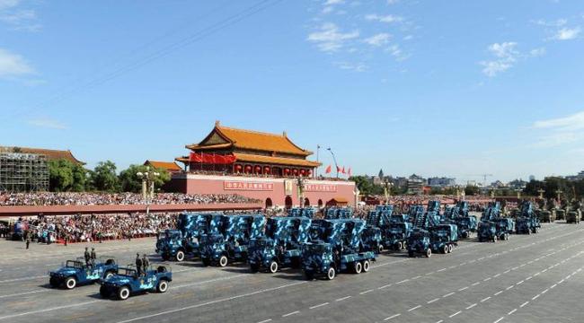 庆祝祖国华诞，回顾与展望 —— 纪念中华人民共和国成立七十周年大阅兵纪实，纪念中华人民共和国成立七十周年，回顾辉煌历程，展望祖国未来——大阅兵纪实