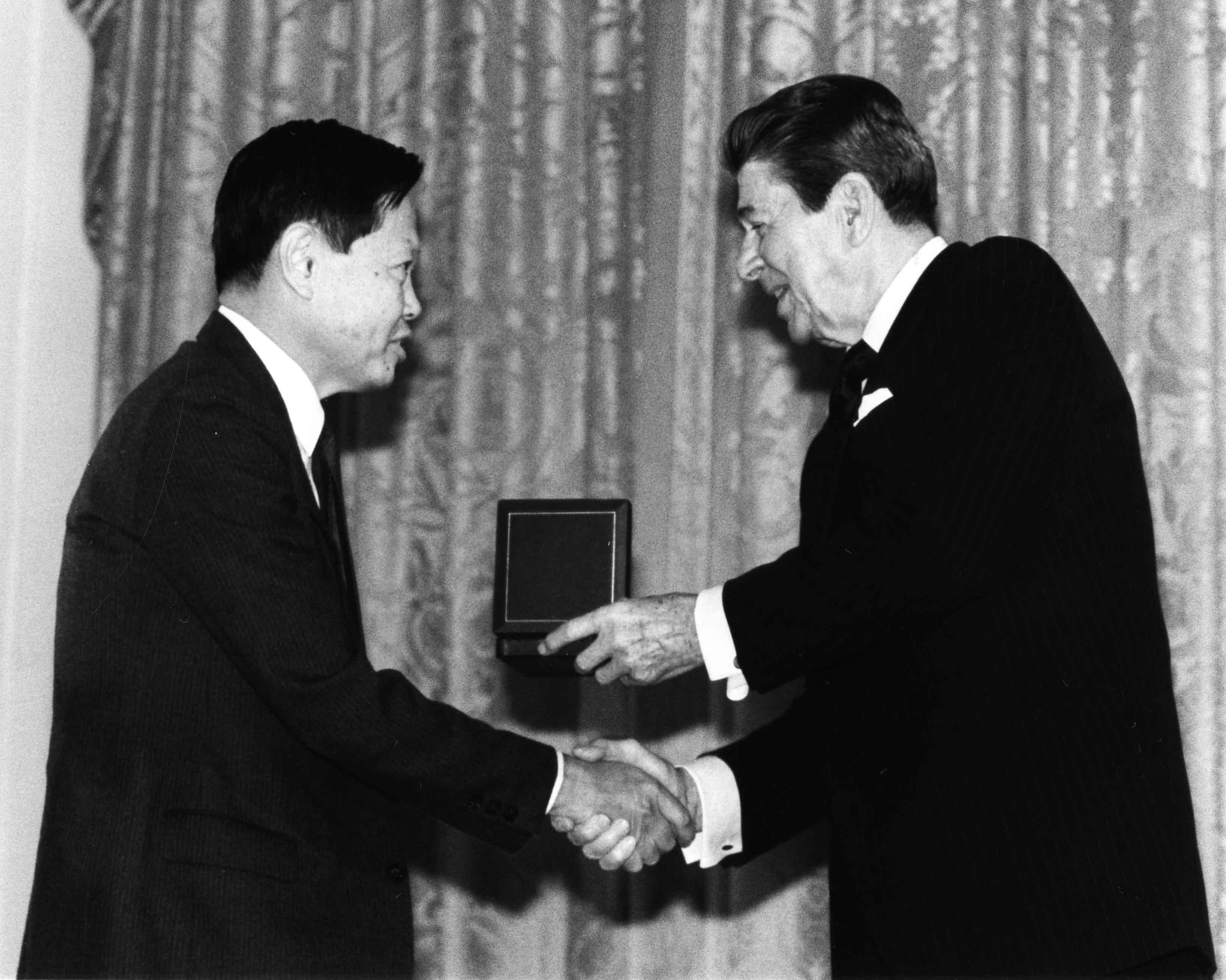 回望历史，探索1979年参考消息报纸的独特价值，回望历史，探索1979年参考消息报纸的独特价值及其影响