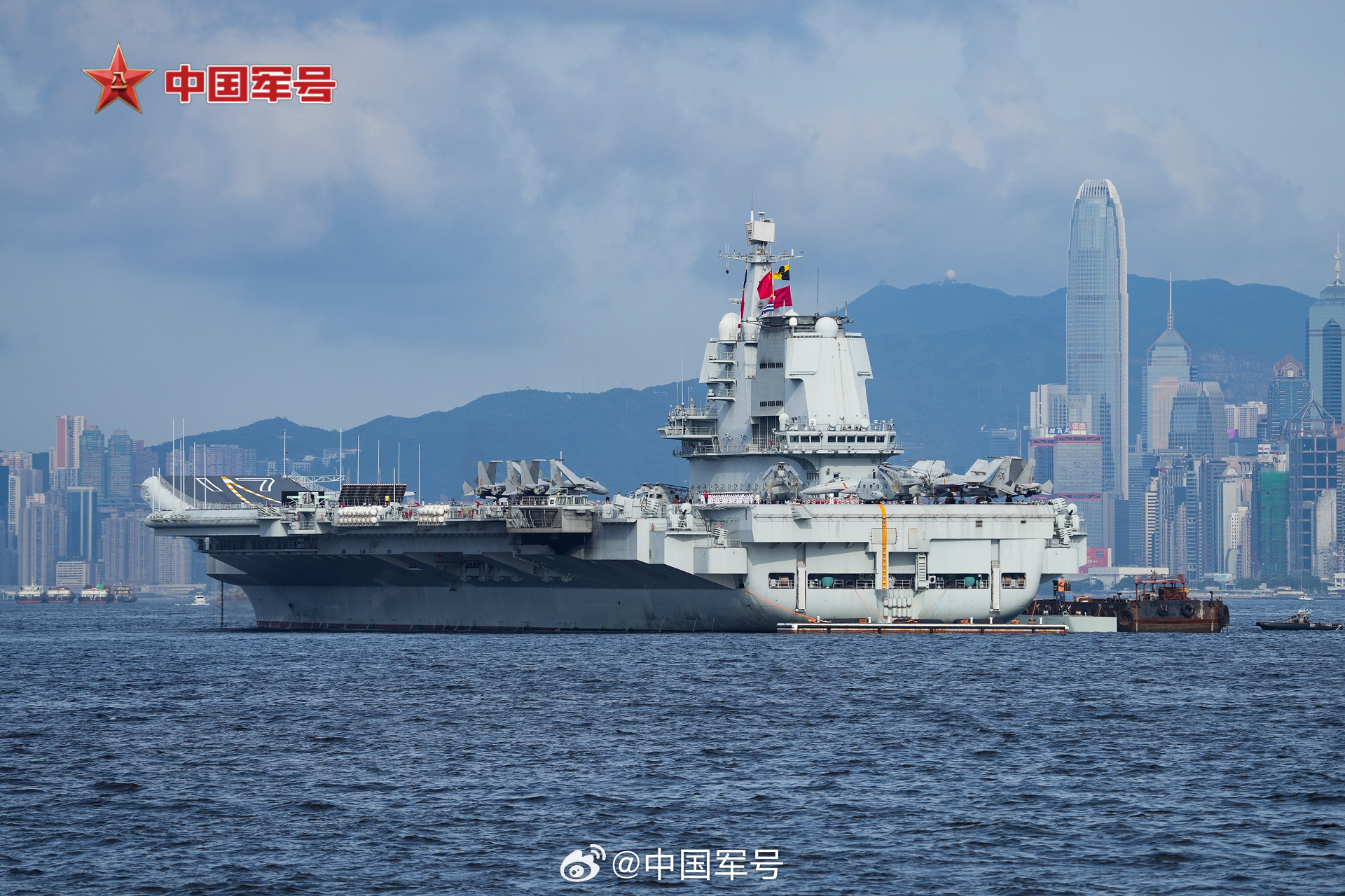 山东号航母的入列时刻，中国的海军力量再添新篇章，山东号航母入列，中国海军力量再上新台阶