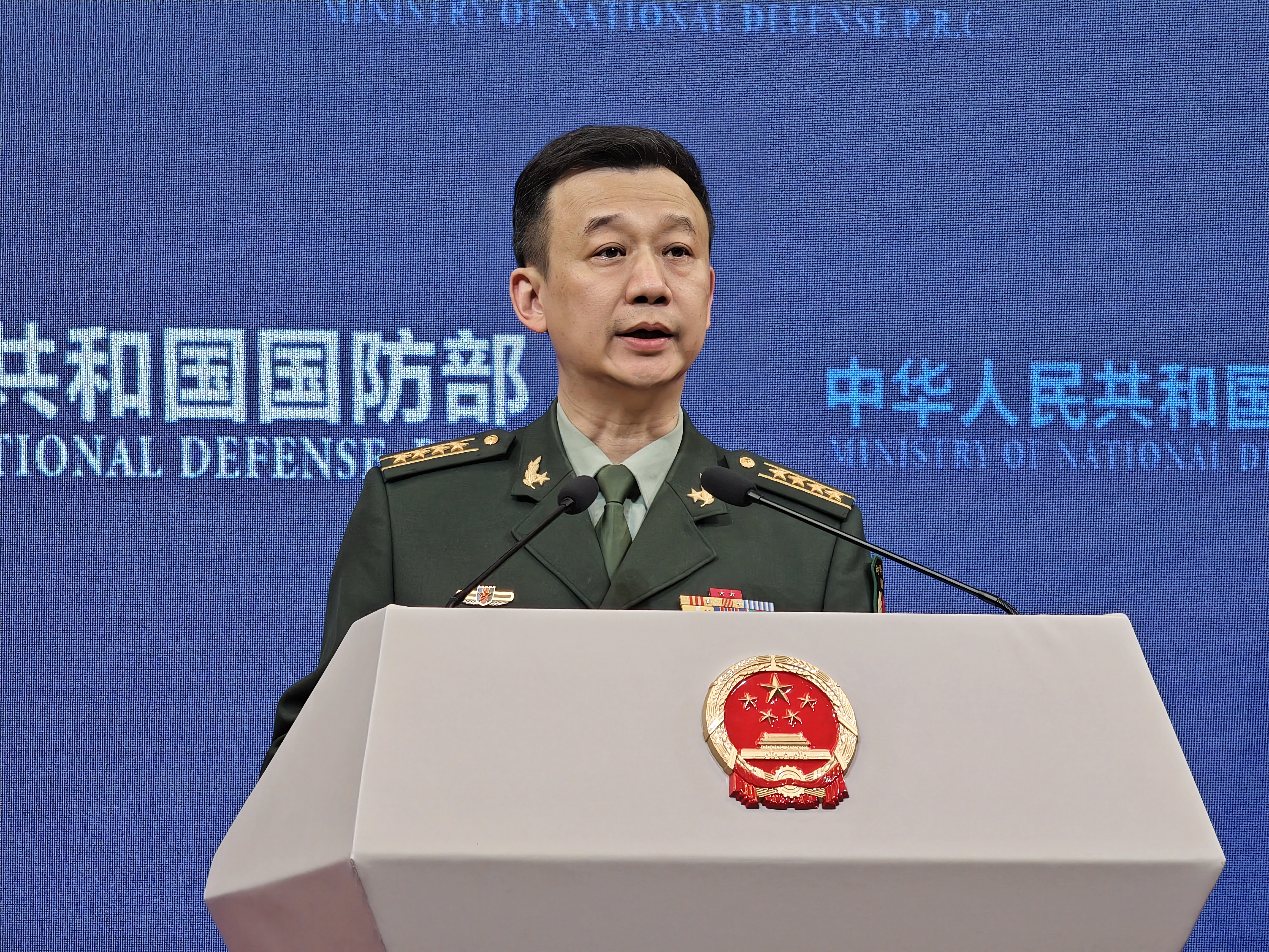 国防部和军队之间的关系，协同合作，共筑国防，国防协同合作，军队与国防部的共筑国防之路