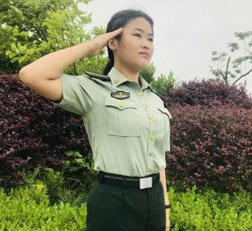 漂亮中国女兵图片，展现新时代巾帼英雄的风采，新时代巾帼英雄风采，中国女兵图片展