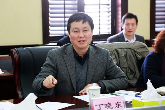丁晓东，一位引领时代的杰出人物，丁晓东，时代引领者的杰出风采