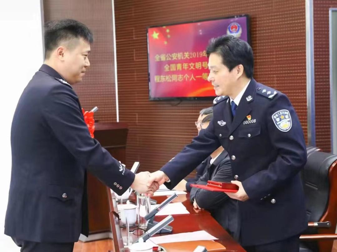 一等功奖章的价值，超越金钱的荣誉象征，一等功奖章，超越金钱的荣誉象征，无价之荣耀徽章