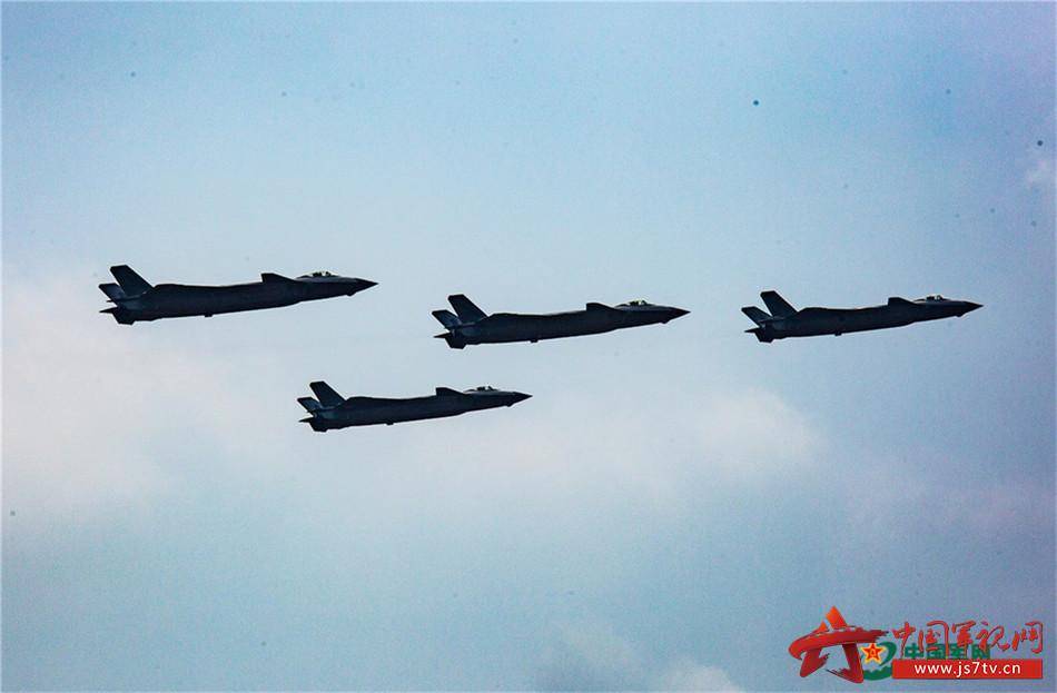 中国空军成立时间图片，回顾历史，展望未来，中国空军历程回顾，成立时刻图片揭秘，展望未来翱翔天际