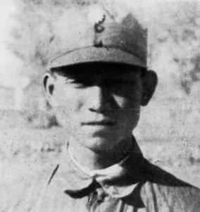 丁晓兵负伤照片背后的故事，丁晓兵负伤照片背后的英雄故事