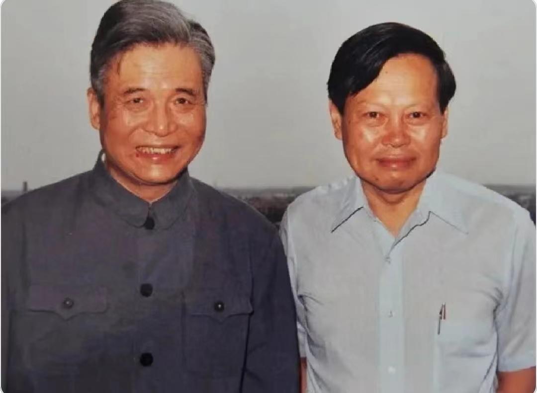 邓稼先回国的故事经历——归国英才的奋斗与奉献，邓稼先归国奋斗历程，英才的奉献与奋斗之路