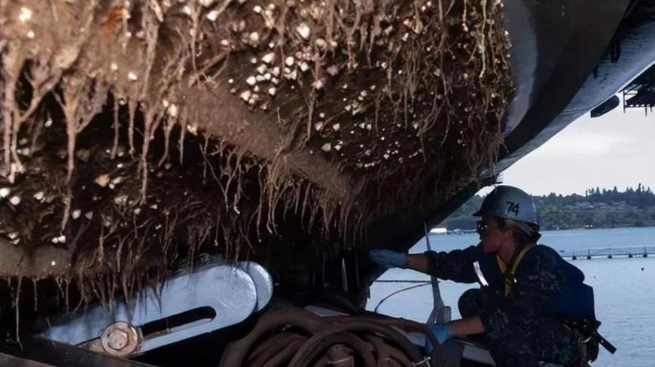 中国航母的重量，揭示大国海军力量的核心要素，中国航母重量揭示，海军力量的核心要素展现大国风采