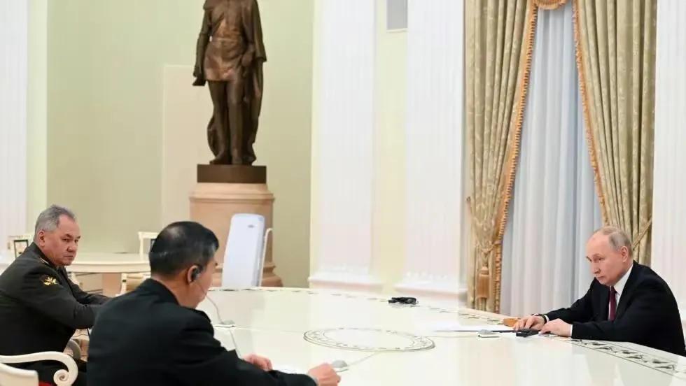 普京时代下的东西方博弈，西方更害怕中国崛起而非俄罗斯力量，普京时代下的东西方博弈，西方更担忧中国崛起挑战而非俄罗斯力量