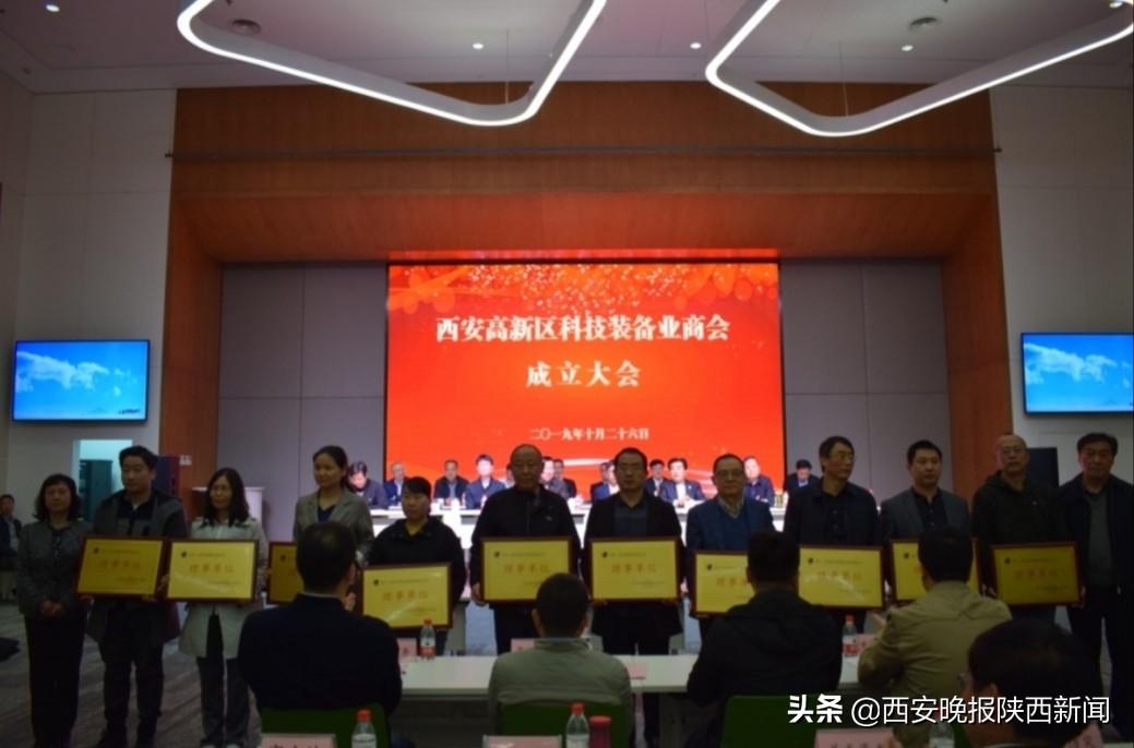 央7防务新观察的女主持人，聚焦军事领域的亮眼新星，央7防务新观察女主持人聚焦军事领域的璀璨新星风采