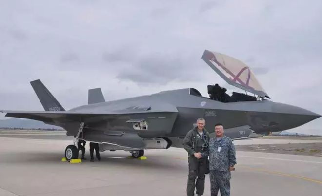 探索中国空军一号，力量与荣耀的象征，中国空军一号，力量与荣耀的空中使者