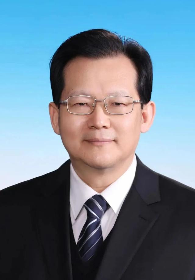 中将履新南部战区，新的领导力量带来的机遇与挑战，新任领导履新南部战区，机遇与挑战并存