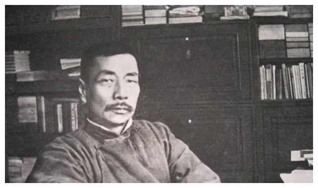 今天的公知与当年的鲁迅，差距何在？深度探讨两者的时代差异与变迁，公知与鲁迅，时代变迁中的差异与深度探讨