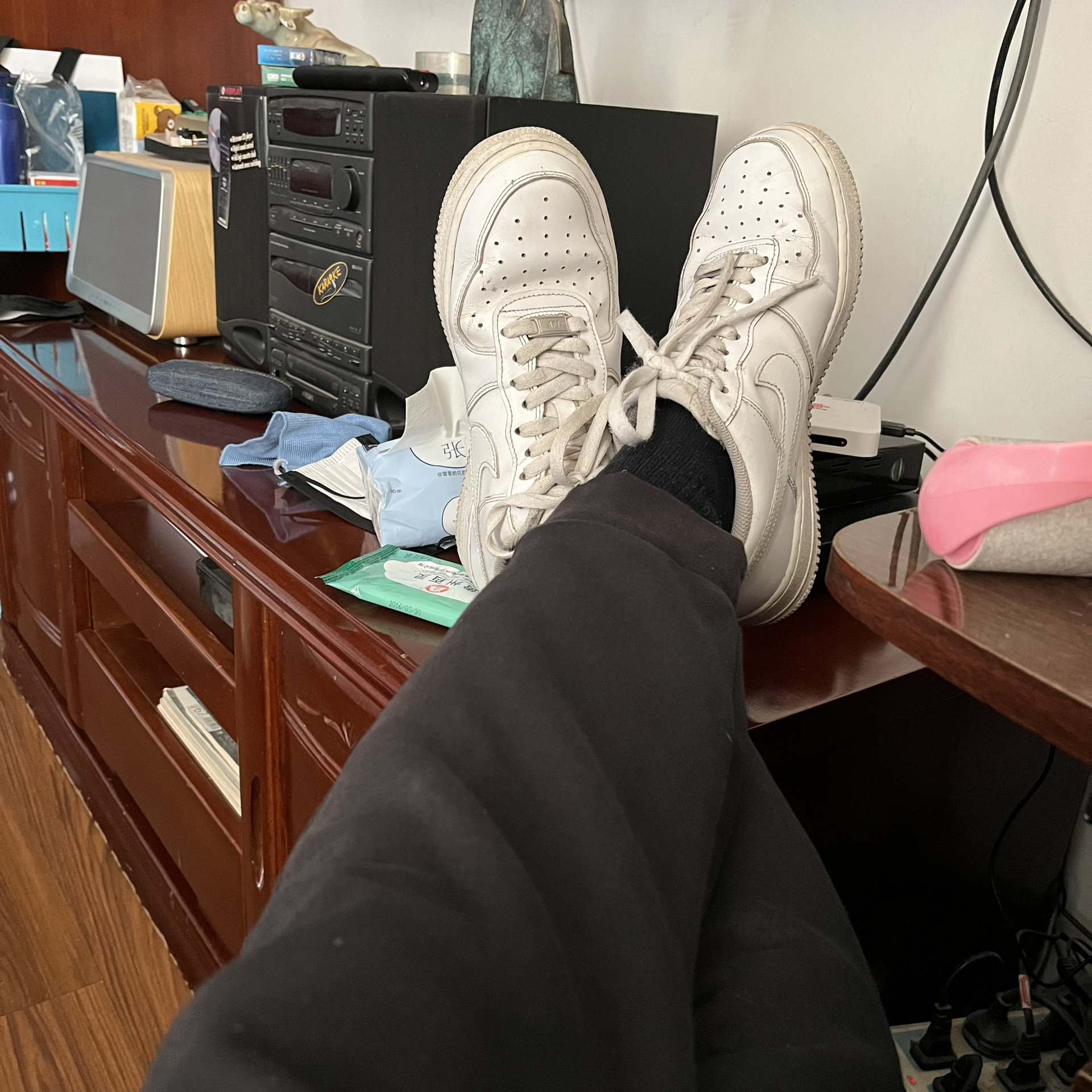 空军一号鞋履与臭脚现象，探究背后的真相，空军一号鞋履与臭脚现象背后的真相探究