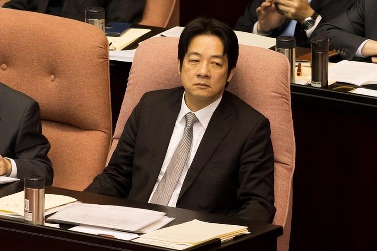 海军70周年阅舰式中的骄傲，中国海军新型战舰055型驱逐舰，中国海军新型战舰055型驱逐舰在70周年阅舰式中的荣耀展现