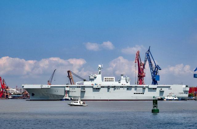 中国海军075型两栖攻击舰