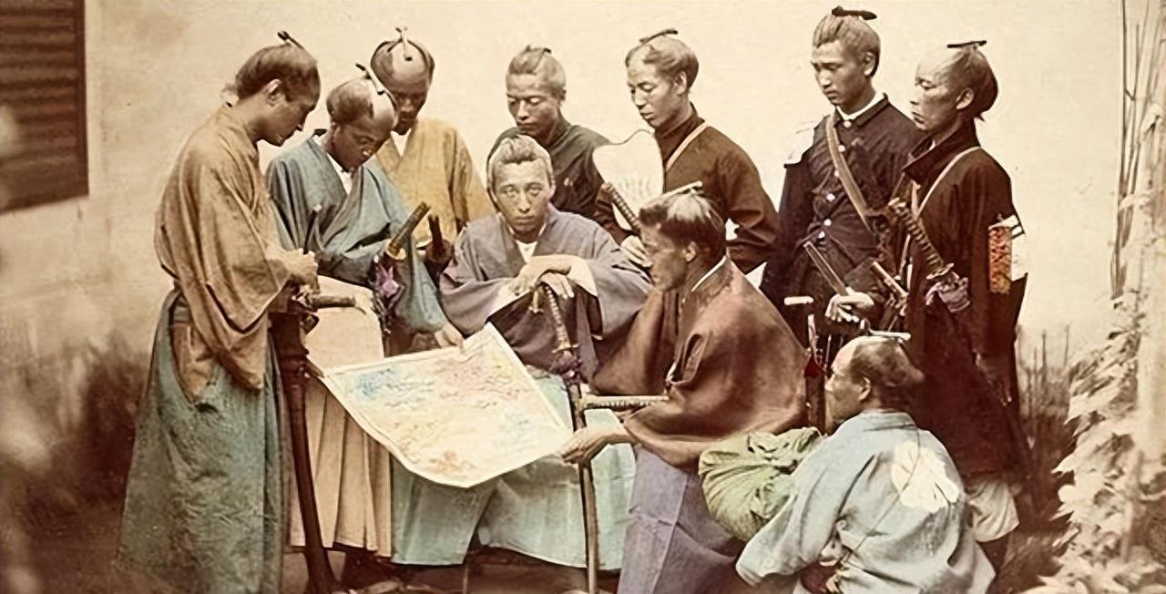 中日两国军舰对比，历史、现状与发展趋势，中日两国军舰对比，历史、现状与未来发展趋势分析