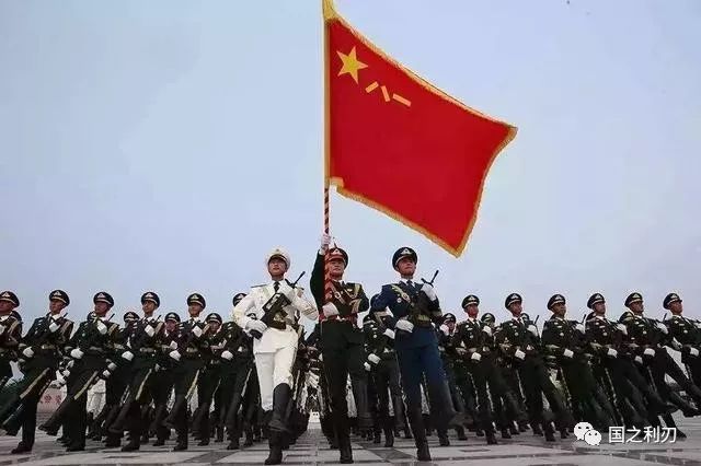国庆手抄报，展现三军仪仗队的荣耀瞬间，国庆手抄报，三军仪仗队荣耀瞬间展风采
