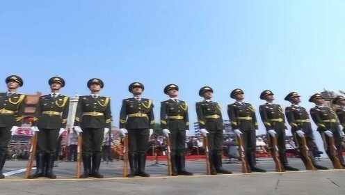 标兵就位，一声号令，万众一心，标兵就位，万众一心集结号令启航