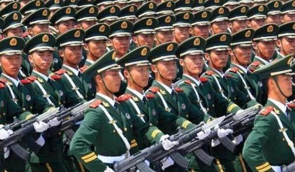 士兵荣耀，回顾97年阅兵中的英勇瞬间与士兵倒下视频，士兵荣耀，回顾阅兵英勇瞬间与倒下英雄的视频纪念