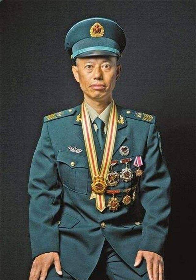 八一勋章的薪资待遇，荣誉与待遇并重，八一勋章荣誉与待遇并重，薪资待遇彰显尊崇