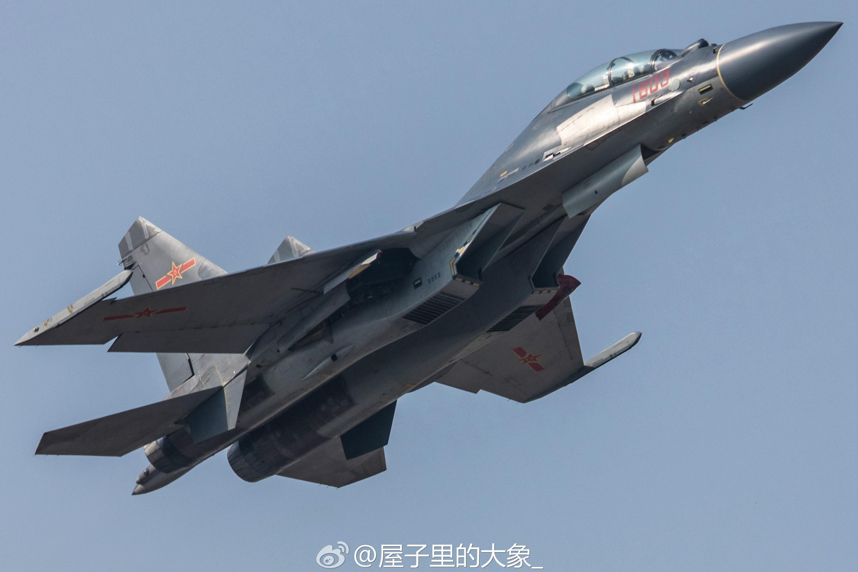 歼-16载重能力研究，强大的空中力量投影，歼-16载重能力揭秘，空中力量的强大投影