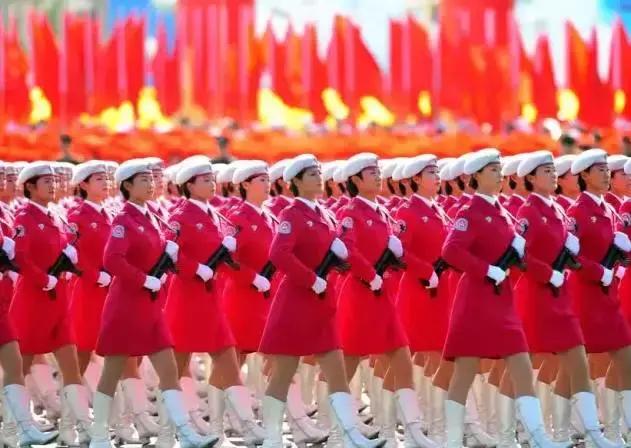 中国女兵，照片中的高清英姿，中国女兵的高清风采照展现英勇英姿