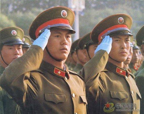 中国最新式军服，展现国家力量与荣耀的象征，中国最新军服展现国家力量与荣耀，时代风采的象征