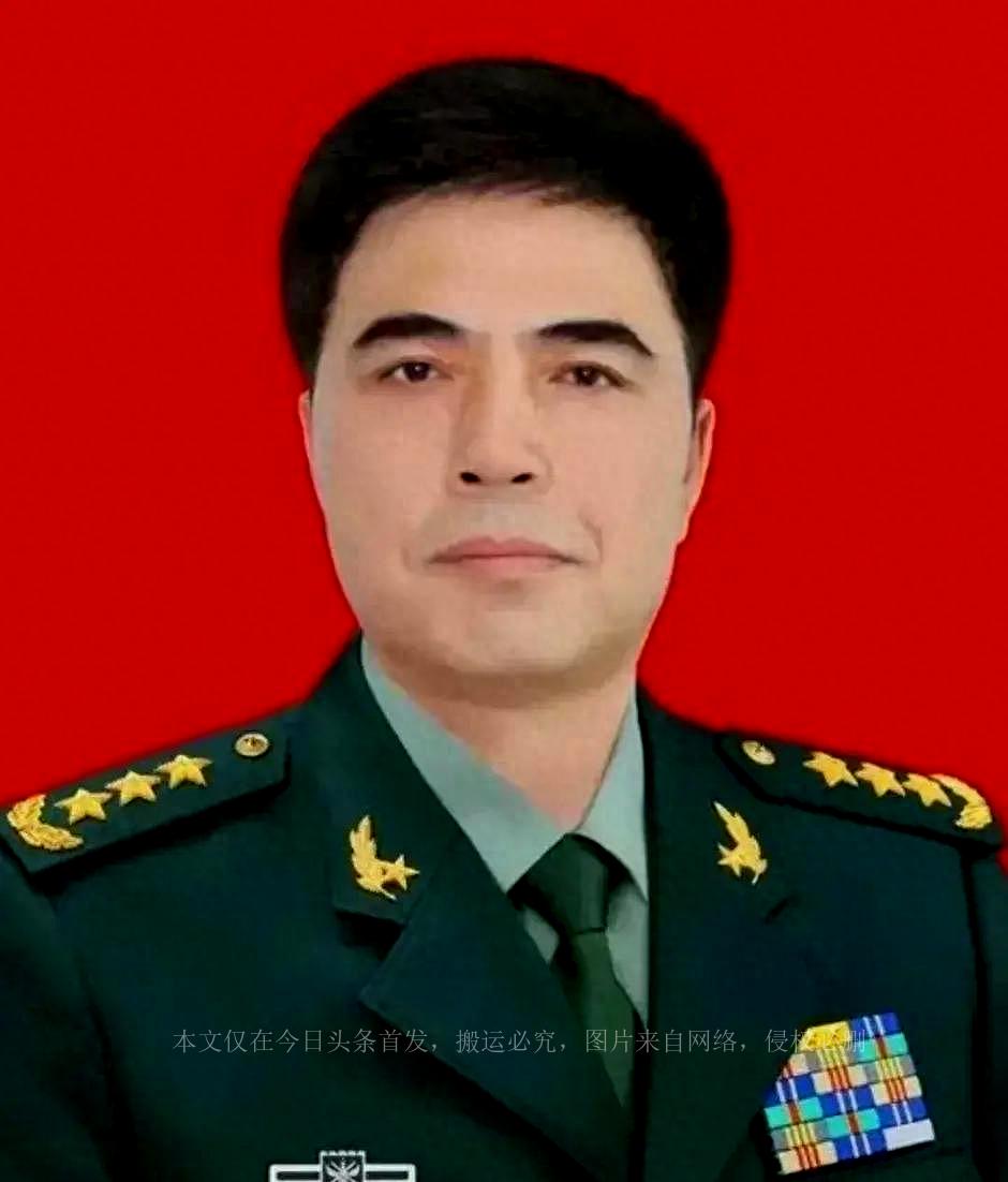 集团军军长与中将衔级的关联，探究与解析，集团军军长与中将衔级的深度关联与解析