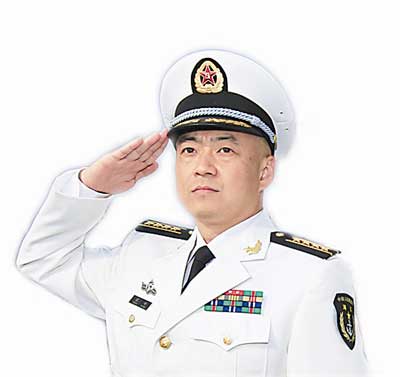 辽宁舰原舰长张峥，海军英雄的卓越历程，海军英雄张峥，辽宁舰舰长的卓越历程