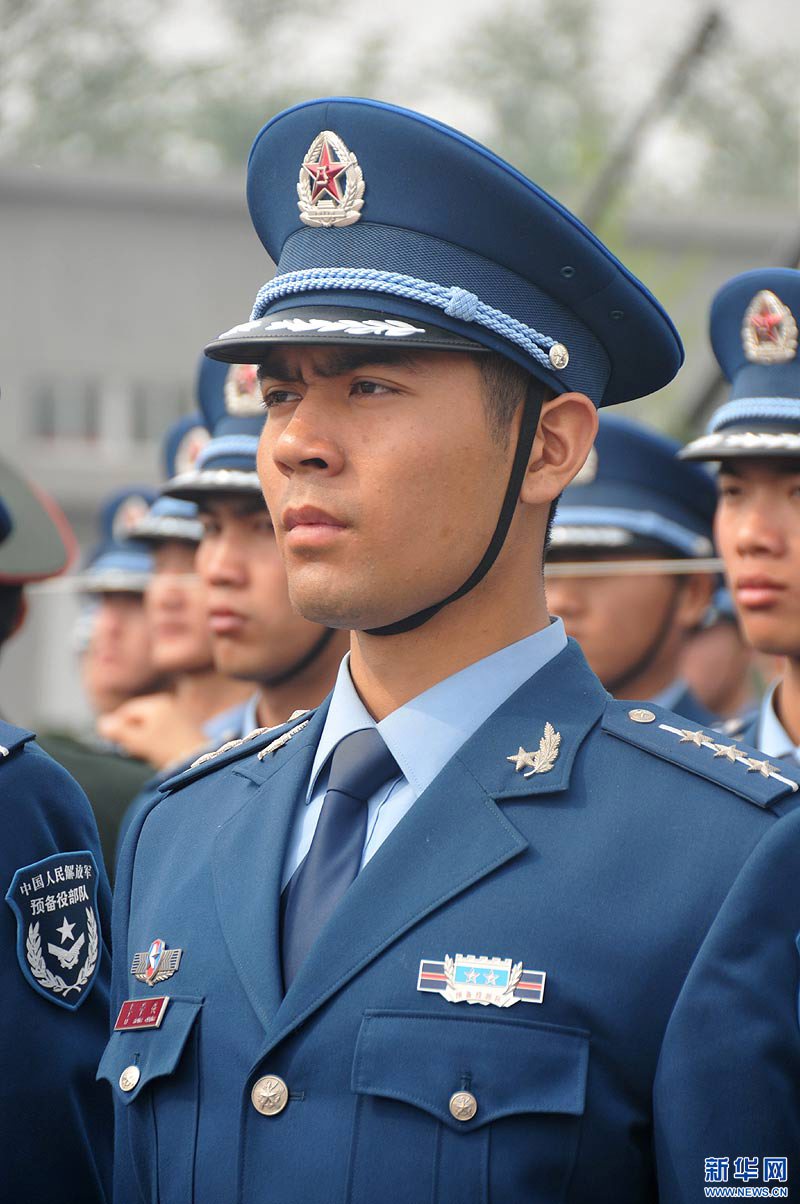 空军07式军装图片，展现新时代空军风采，新时代空军风采，07式军装图片展示