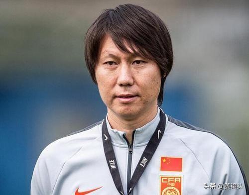 如何抓好全面从严治军，全面从严治军的实践策略与方法