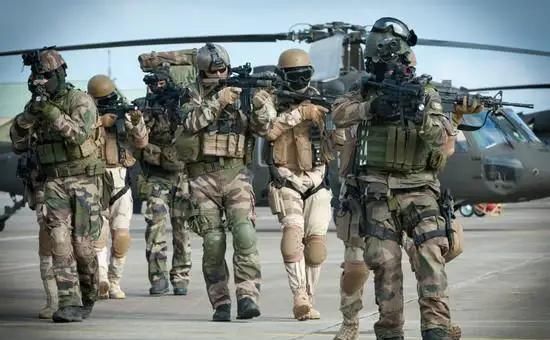 美国特种兵单兵装备，尖端科技与战斗力的完美结合，美国特种兵单兵装备，尖端科技与战斗力的融合典范