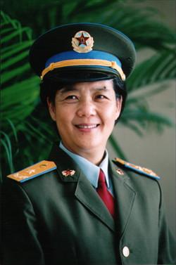 揭秘飞行员军衔背后的故事，从普通新兵到优秀飞行员——以何晓莉为例，从普通新兵到优秀飞行员，揭秘飞行员军衔背后的故事——以何晓莉的历程为例