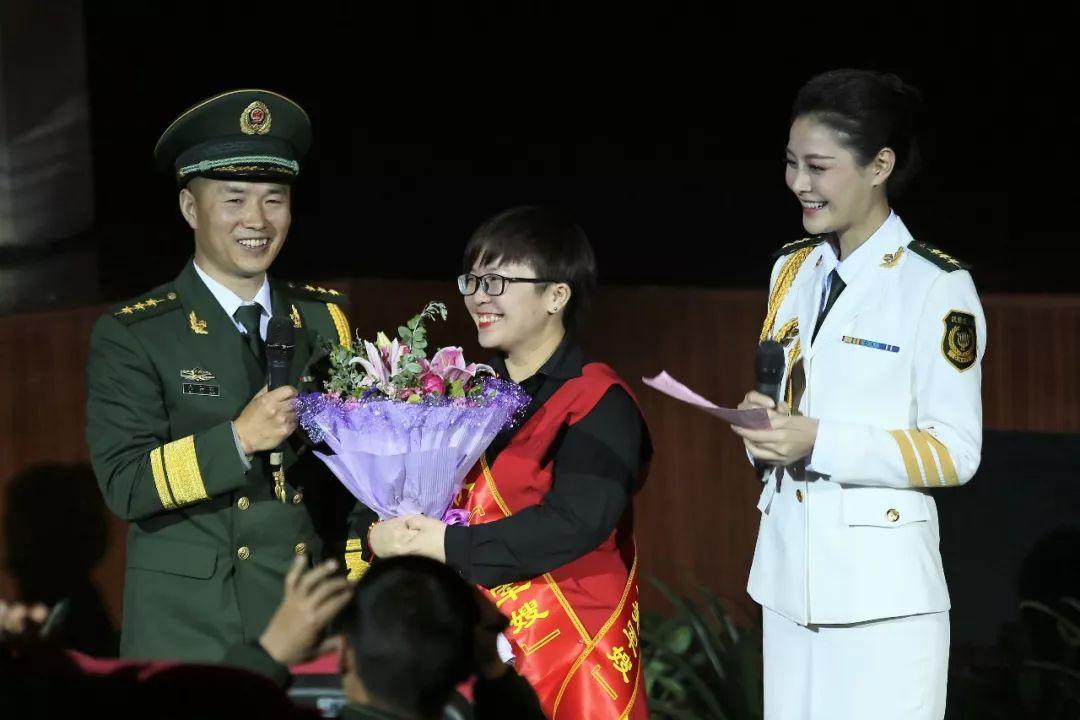 丁晓兵将军的妻子，一位令人敬佩的军嫂，丁晓兵将军妻子，令人敬佩的军嫂