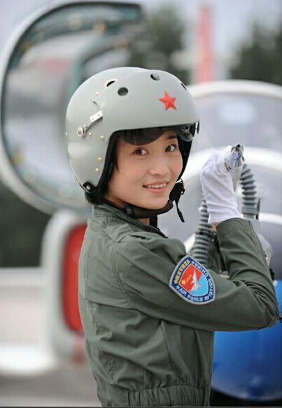中国女兵的丰彩，坚韧、勇气与荣耀的绽放，中国女兵的荣耀绽放，坚韧、勇气与丰采的彰显