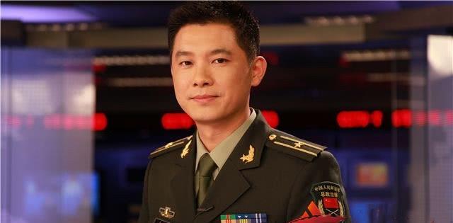 军事节目主持人的男性魅力，责任、智慧与激情的交融，军事节目主持人，男性魅力、责任与智慧的激情交融之旅