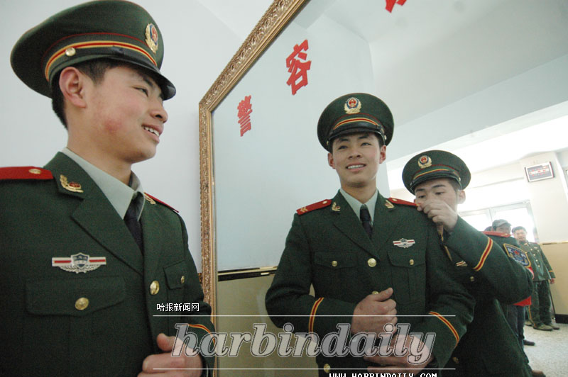 武警05式军装，新时代军容的象征与力量的展现，武警05式军装，新时代军容的象征与力量展示