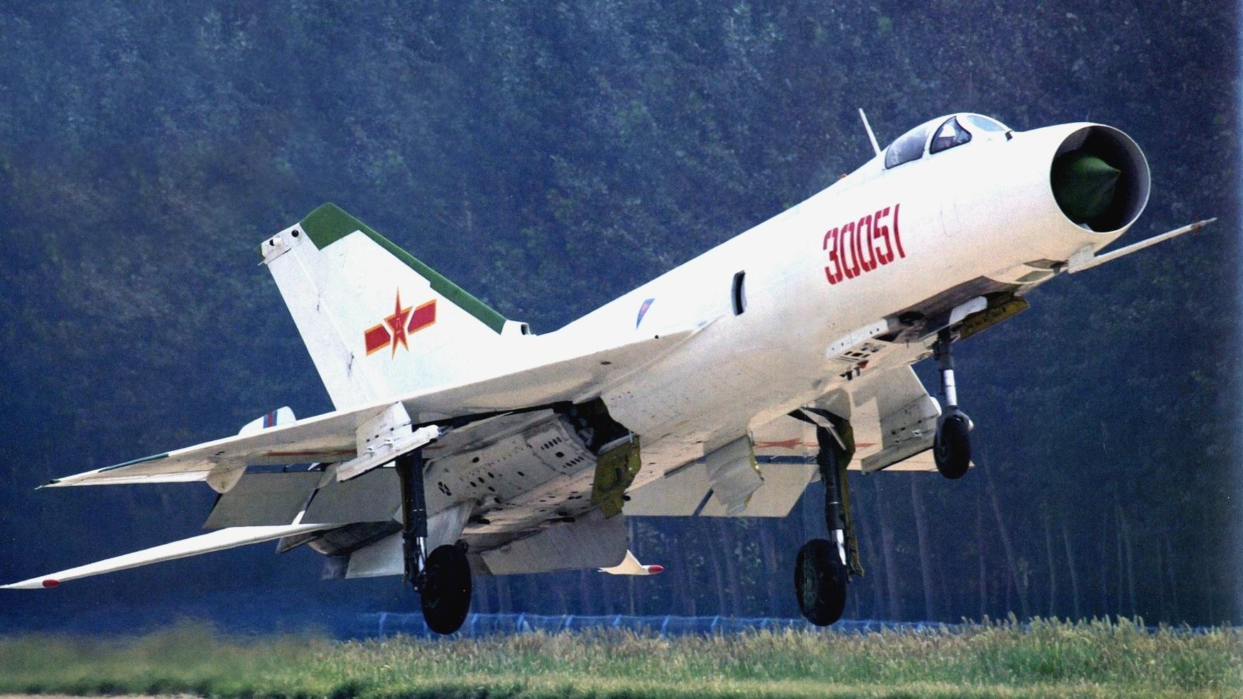 歼八的优势，中国空军的重要支柱，歼八优势揭秘，中国空军的重要支柱力量