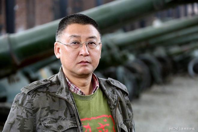 丁晓兵的军人世家背景，荣耀的传承与使命的担当，丁晓兵，军人世家荣耀的传承与使命担当