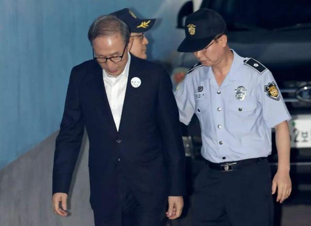 韩国唯一没坐牢的总统，李明博的传奇人生与执政智慧，李明博，韩国唯一无牢狱之灾的总统传奇与执政策略