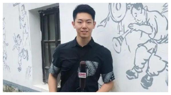 蓝浩，军事节目主持人的独特风采，蓝浩，军事节目主持人的风采展现