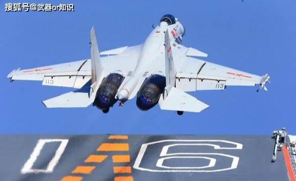 歼-15与大黄蜂，空中巨鹰与飞行猛兽的交汇，歼-15与大黄蜂，空中巨鹰与猛兽的交锋时刻