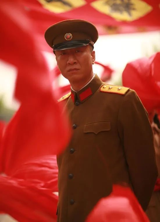 军装图片男，荣耀的象征与力量的展现，军装图片男，荣耀与力量的象征展露风采