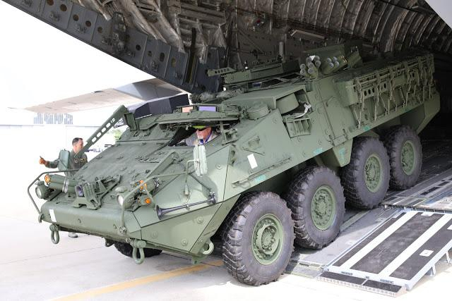 美军现役运兵装甲车，力量与技术的完美结合，美军现役运兵装甲车，力量与技术的巅峰融合