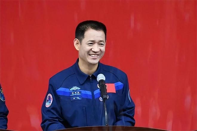 聂海胜获得的荣誉称号，中国航天英雄的光辉历程，聂海胜，中国航天英雄，荣誉等身的光辉历程