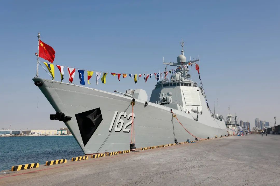 南宁舰下水，中国海军力量再添新翼，南宁舰下水，中国海军力量再添新力量之翼