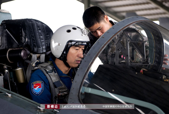 空军飞行员训练视频教程，探索蓝天之上的精英培养之路，空军飞行员训练教程，蓝天精英培养之路揭秘